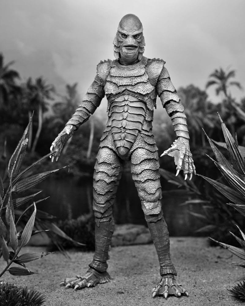 Figura Universal Monsters Criatura definitiva de la Laguna Negra (B&N) 18 cm