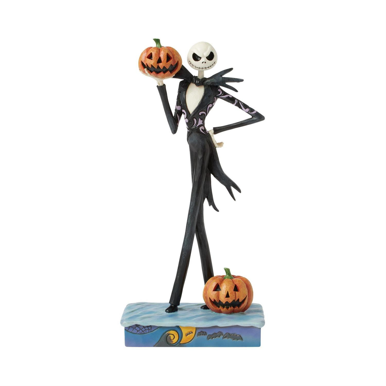 Figura de Jack sosteniendo una calabaza - DISNEY TRADITIONS